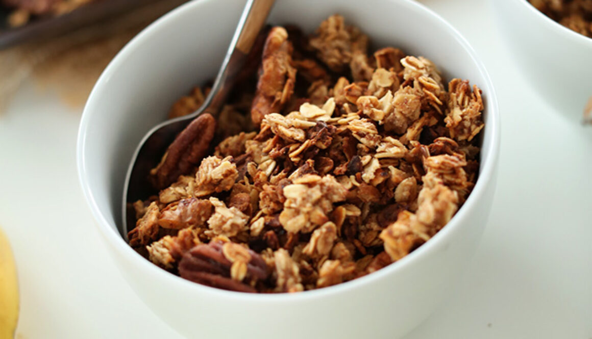 Banana-Bread-Granola-healthy-delicious-and-easy-