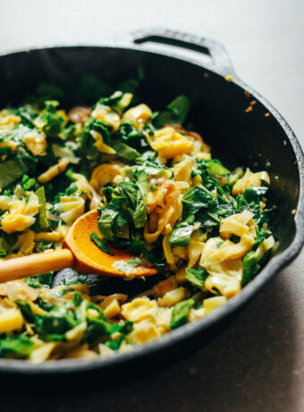 CREAMY-Dreamy-Vegan-GF-Spinach-and-Artichoke-DIp-Cheesy-10-ingredients-SO-satisfying-vegan-glutenfree-appetizer-artichoke-dip-recipe-