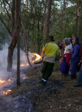 Indigenous Australians teach landowners traditional methods to fight fire with fire